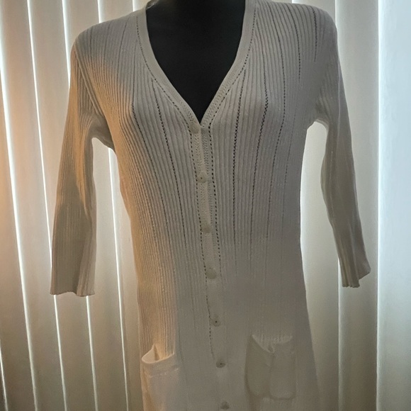 Authentic Chanel Cream Buttoned Cardigan - Picture 2 of 9